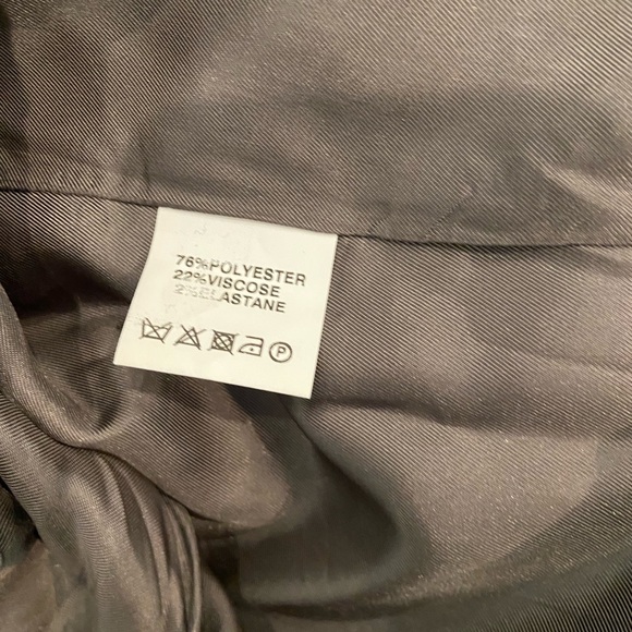 Reiss Skirt. Light grey. Lined. Sz 12. Back detailing. EUC - Picture 5 of 9